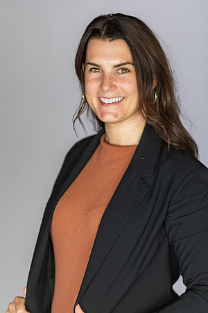 Alyson-Herman-Headshot-Photography- by-Genava-Leigh-22