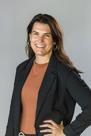 Alyson-Herman-Headshot-Photography- by-Genava-Leigh-48