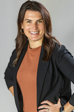 Alyson-Herman-Headshot-Photography- by-Genava-Leigh-68