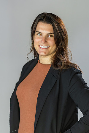 Alyson-Herman-Headshot-Photography- by-Genava-Leigh-41