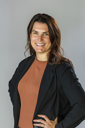Alyson-Herman-Headshot-Photography- by-Genava-Leigh-44