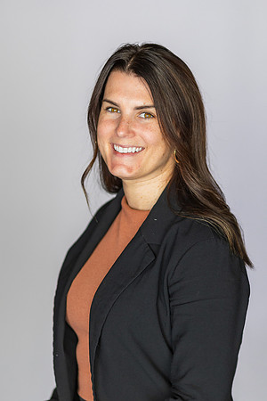 Alyson-Herman-Headshot-Photography- by-Genava-Leigh-3