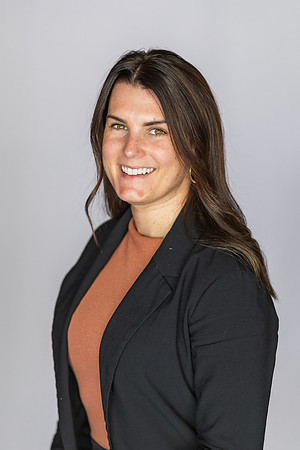 Alyson-Herman-Headshot-Photography- by-Genava-Leigh-5