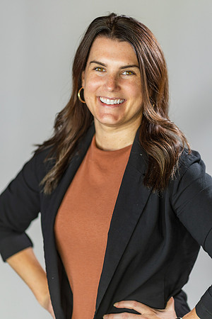 Alyson-Herman-Headshot-Photography- by-Genava-Leigh-70