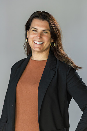 Alyson-Herman-Headshot-Photography- by-Genava-Leigh-46
