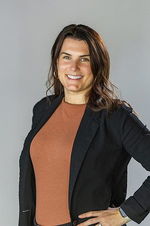 Alyson-Herman-Headshot-Photography- by-Genava-Leigh-45