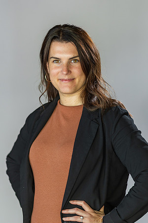 Alyson-Herman-Headshot-Photography- by-Genava-Leigh-43