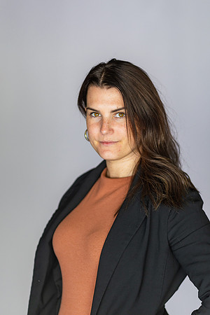 Alyson-Herman-Headshot-Photography- by-Genava-Leigh-17