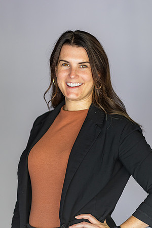 Alyson-Herman-Headshot-Photography- by-Genava-Leigh-12