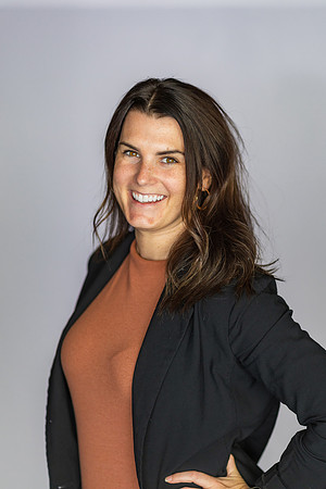 Alyson-Herman-Headshot-Photography- by-Genava-Leigh-15