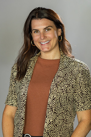 Alyson-Herman-Headshot-Photography- by-Genava-Leigh-61