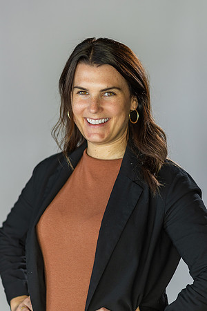 Alyson-Herman-Headshot-Photography- by-Genava-Leigh-58