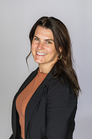 Alyson-Herman-Headshot-Photography- by-Genava-Leigh-9