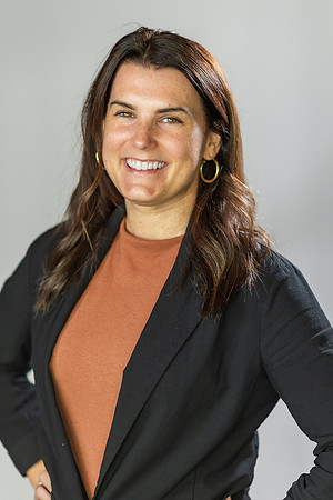 Alyson-Herman-Headshot-Photography- by-Genava-Leigh-90